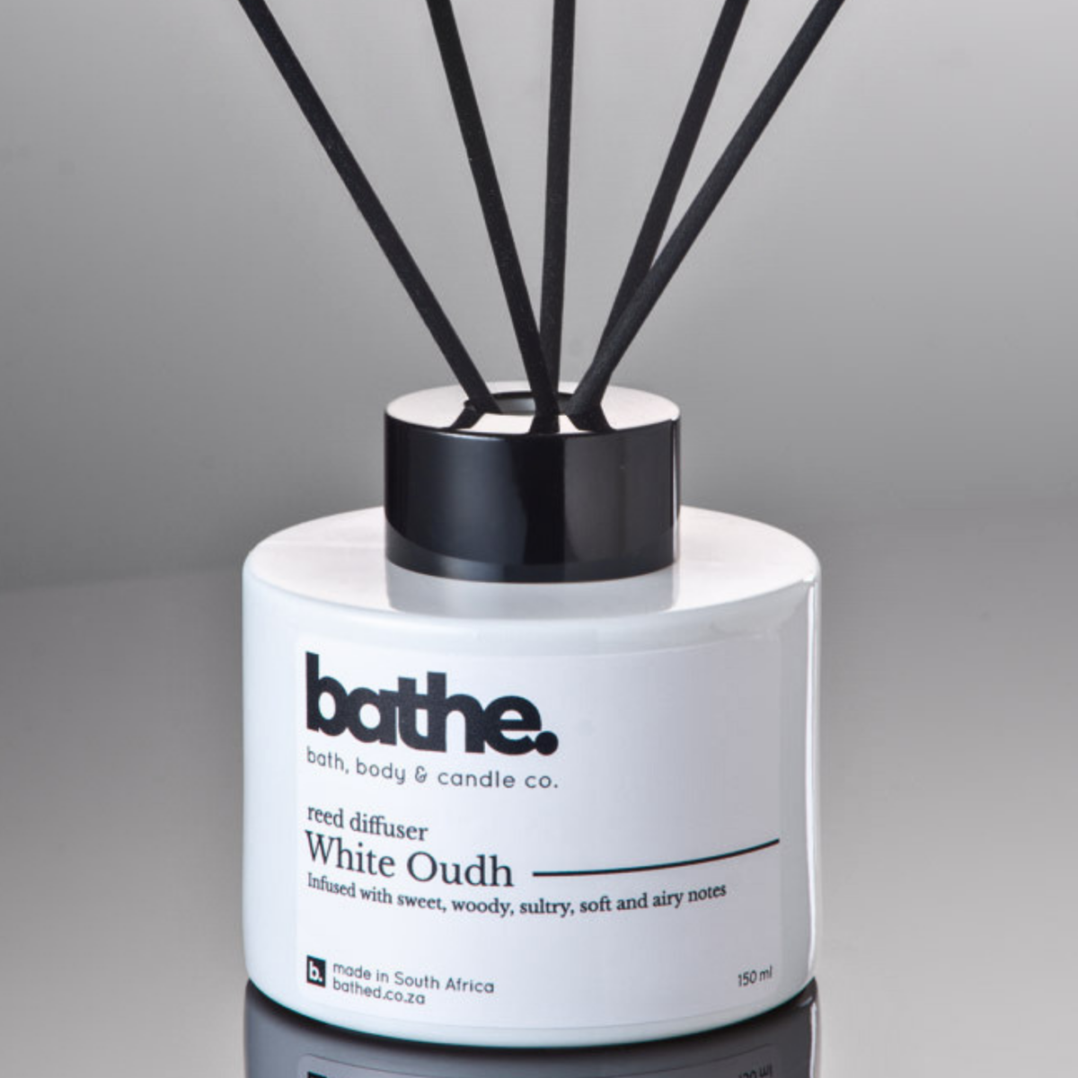 White Oudh reed diffuser